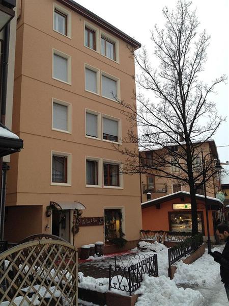 cornici finestre in eps resinato