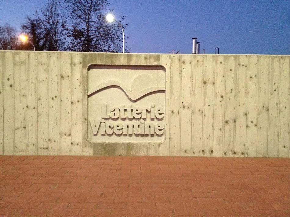 logo realizzato con stampo in p.e.