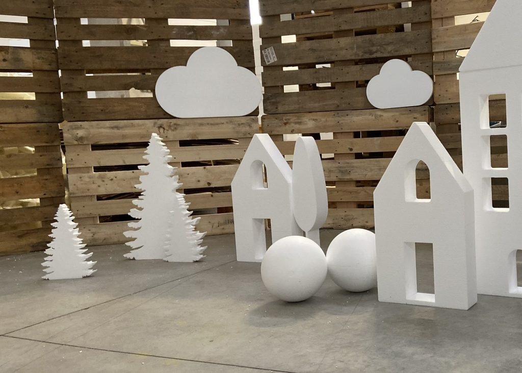 forme in polistirolo per allestimento vetrina per Natale