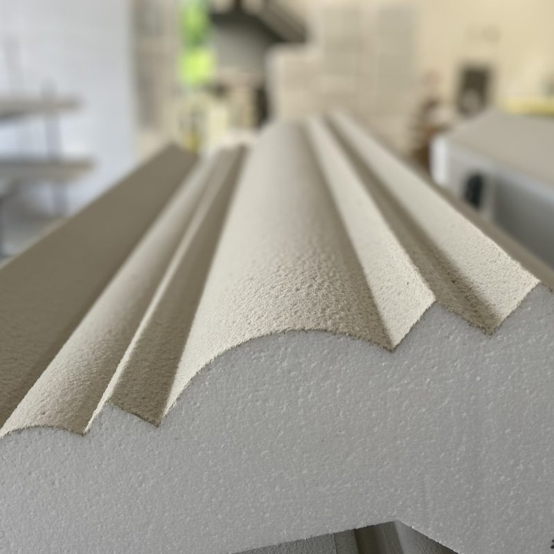 dettaglio superficie resinata cornice in polistirolo